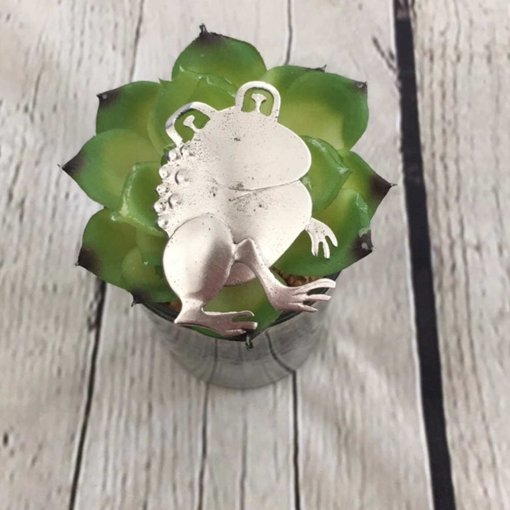 Vintage Silver Frog Brooch